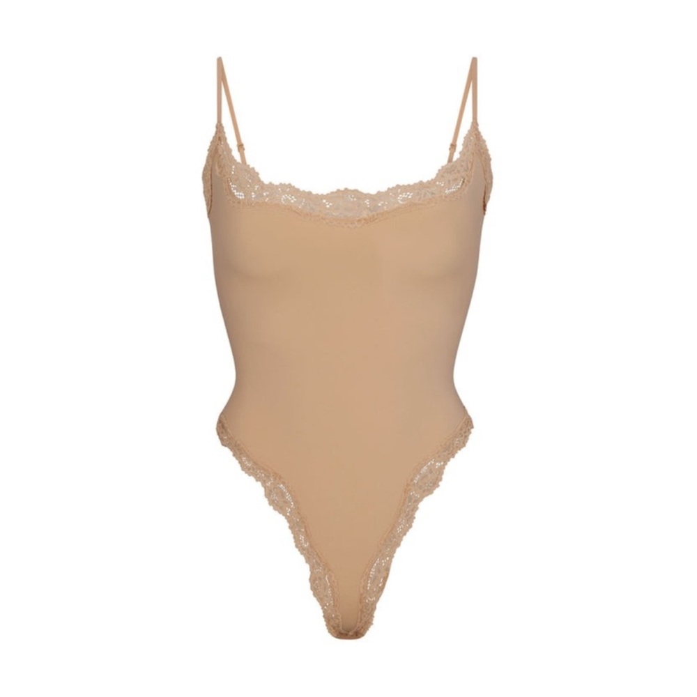 Skims fits everybody corded lace cami bodysuit in Clay